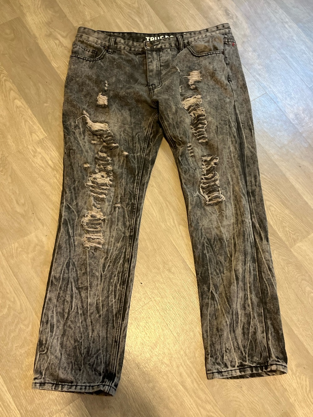 TRUE ROCK Men’s Distressed Grey Acid-Wash Slim Straight Jeans